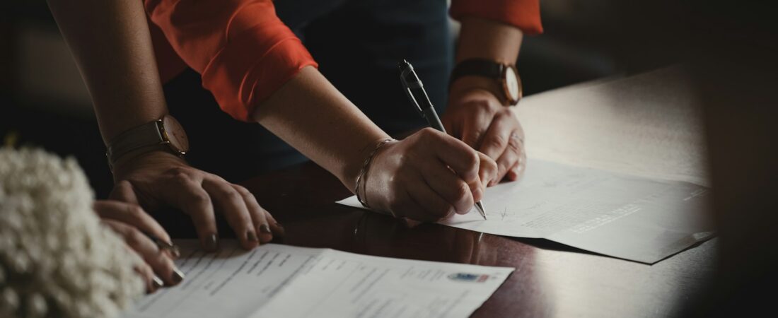 7 Best AI Tools for Contract Review in 2026 (Lawyer’s Honest Guide)