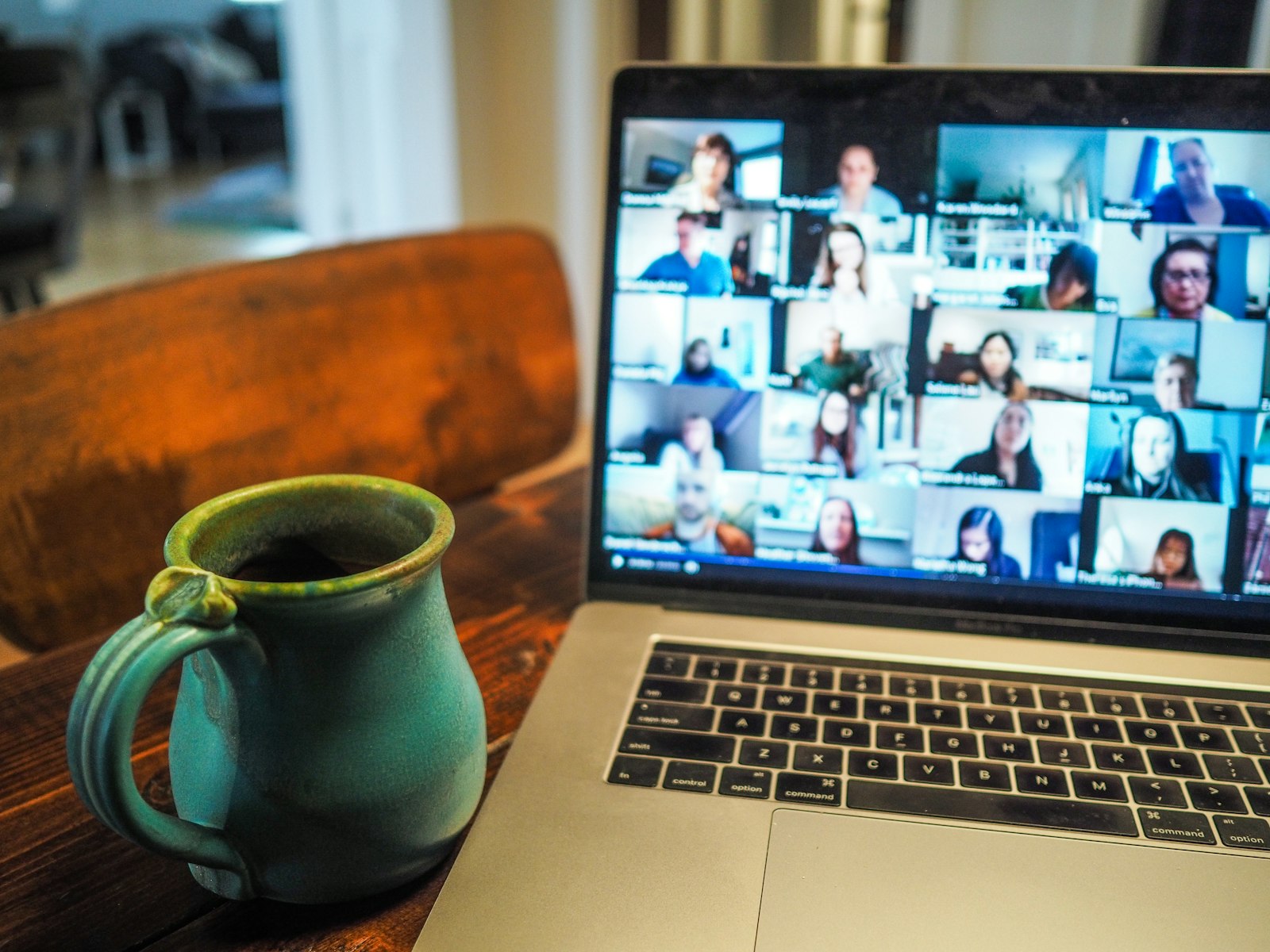 7 Best AI Meeting Assistants for Professionals in 2026 (Tested)